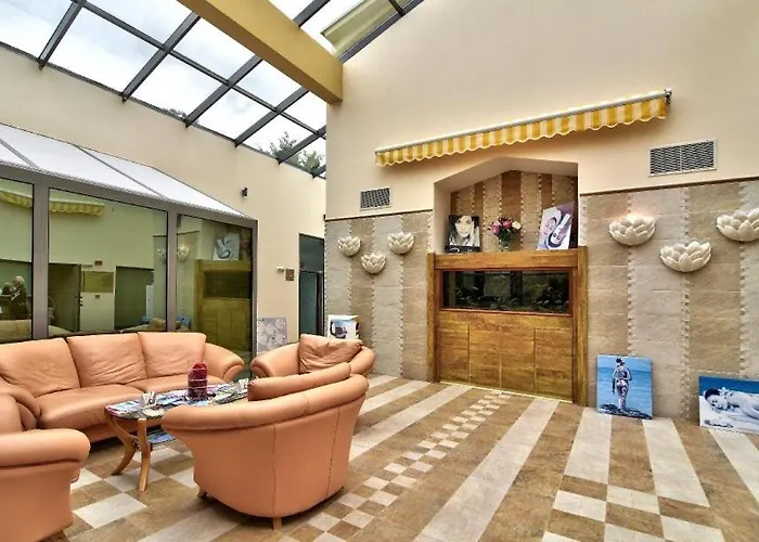 Holidays 3* Πριμόρσκο