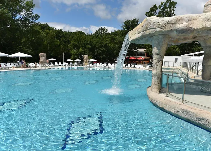 Holidays פארק נופש